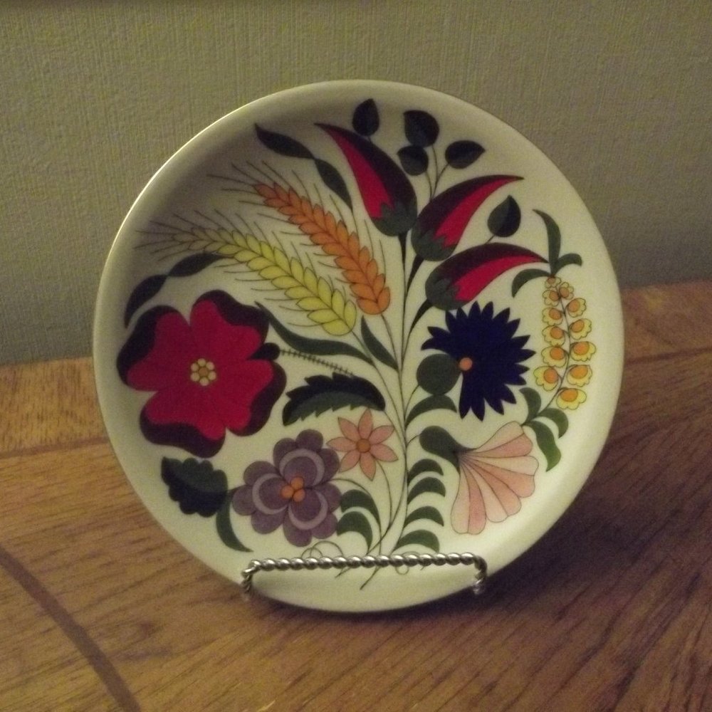 VINTAGE KALOCSA HANDPAINTED  7.5"  PLATE- reserved for kese9539